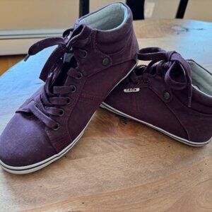 Taos Womens fashion hi- top sneaker booties Size 8, wine colored